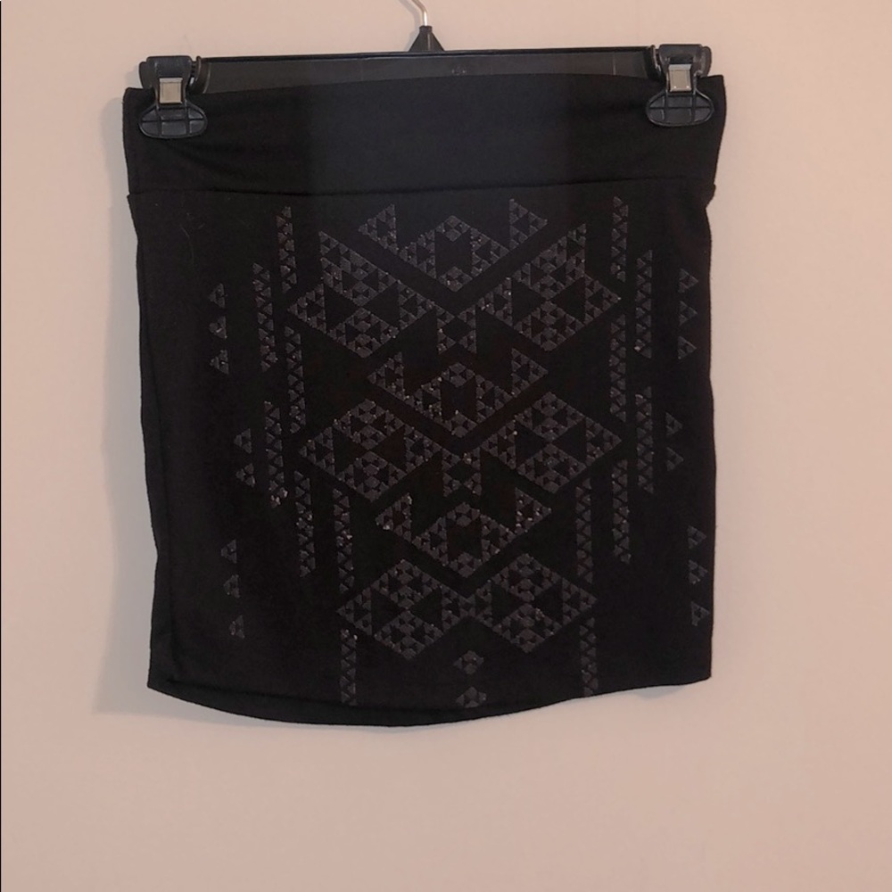 Patterned pencil skirt